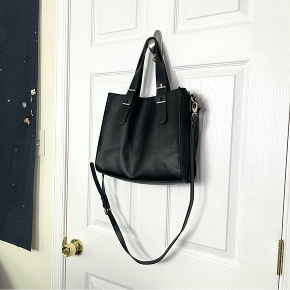 Forever 21 Handbags - ✧･ﾟblack faux leather crossbody tote bag